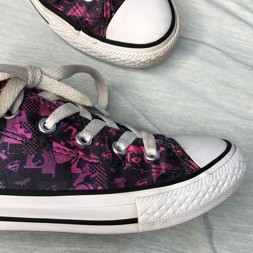 DC Universe Girl converse size 1